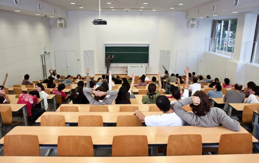 私立大学 入試課担当者